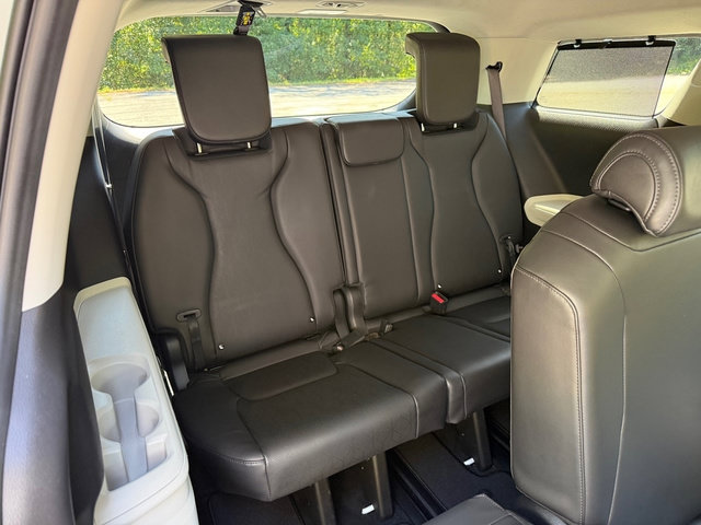 Used 2024 Kia Carnival EX FWD image 19
