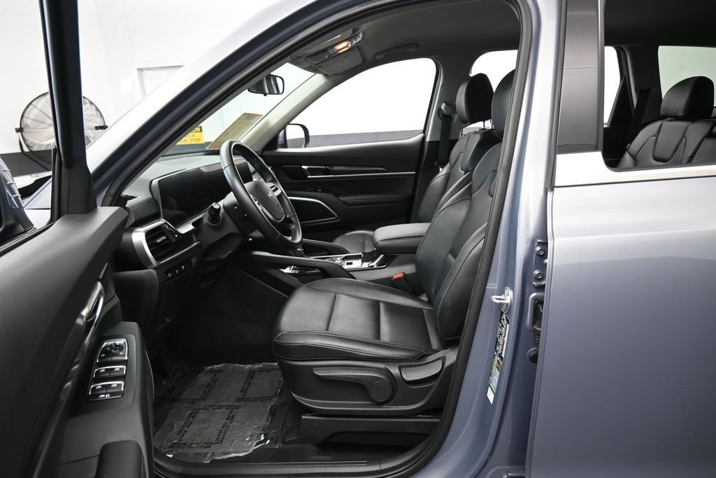Used 2024 Kia Telluride LX FWD image 11