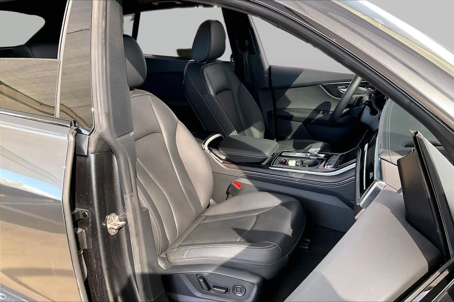 Used 2023 Audi Q8 Prestige AWD/4WD image 9