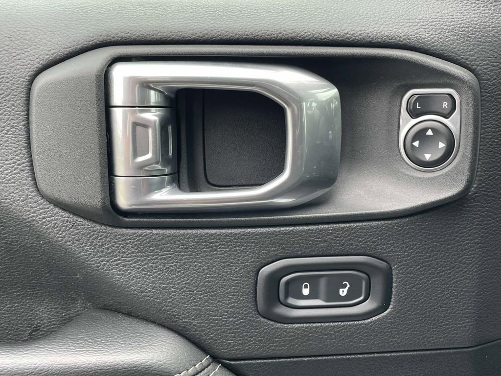 Used 2021 Jeep Wrangler Unlimited Sahara image 7