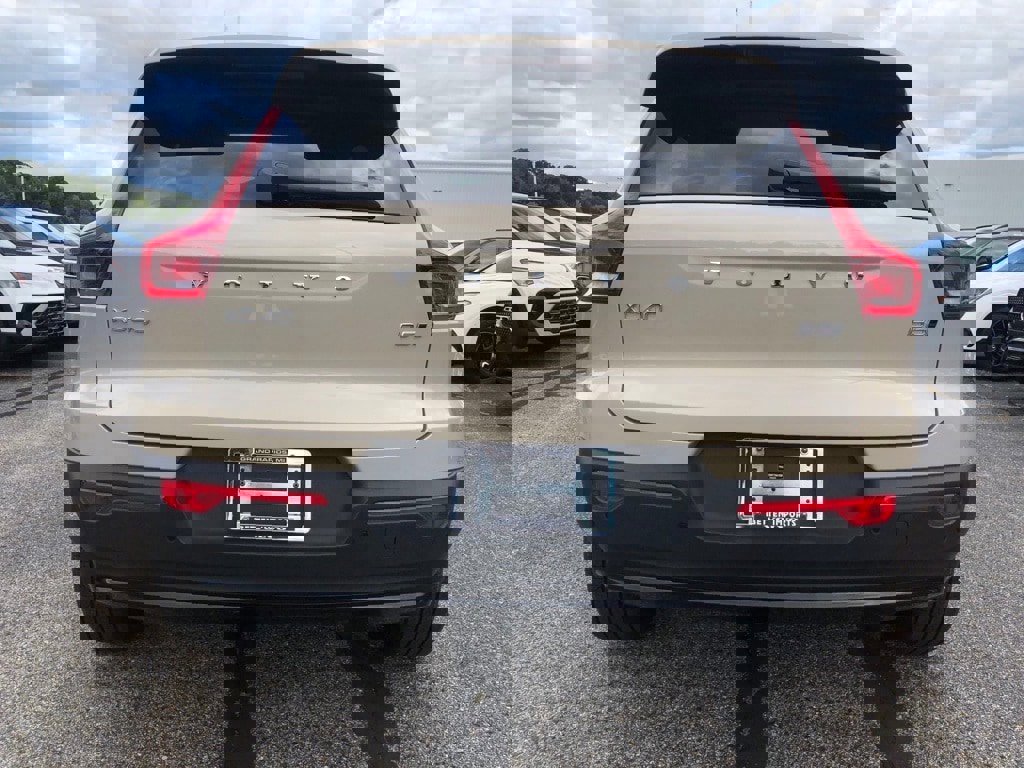 New 2026 Volvo XC40 B5 Ultra w/ Protection Package Premier image 5