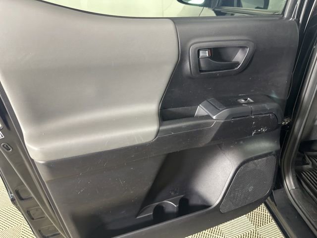 Used 2020 Toyota Tacoma SR AWD/4WD image 18