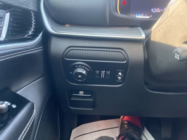 Used 2023 Jeep Wagoneer Series III w/ Preferred Equipment Group image 23