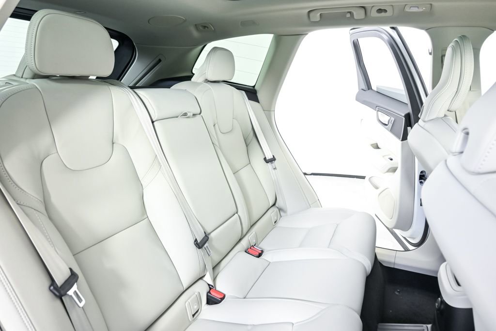 New 2026 Volvo XC60 T8 Ultra w/ Protection Package Premier AWD/4WD image 21