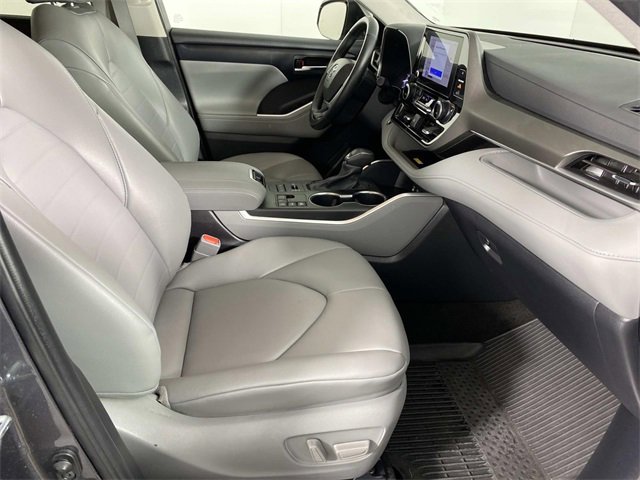 Used 2024 Toyota Highlander XLE image 12