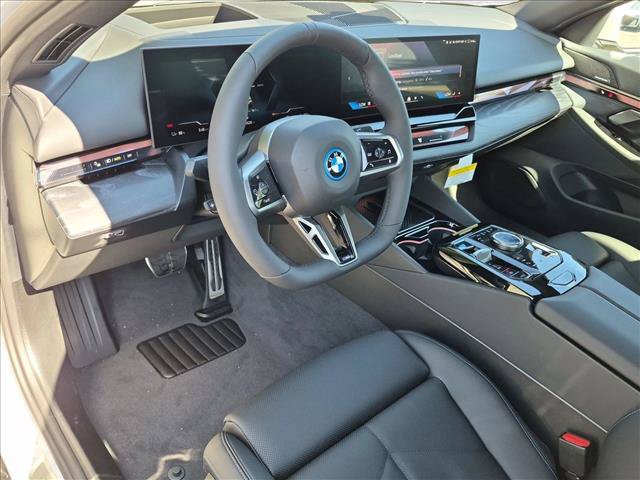 New 2027 BMW i5 M60 w/ M Sport Package AWD/4WD image 3