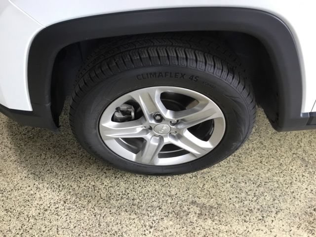 Used 2024 Jeep Compass Latitude AWD/4WD image 10
