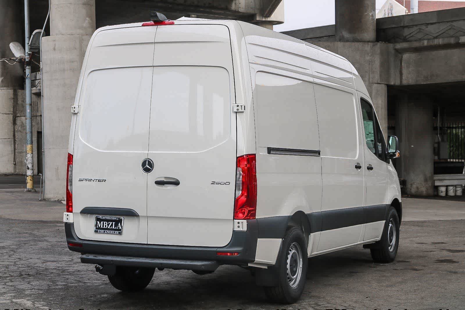 Used 2025 Mercedes-Benz Sprinter 2500 image 6