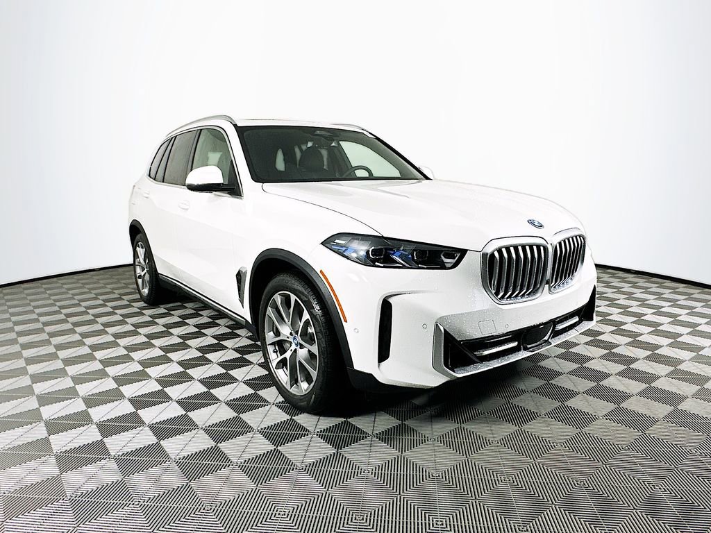 Used 2025 BMW X5 xDrive50e image 2