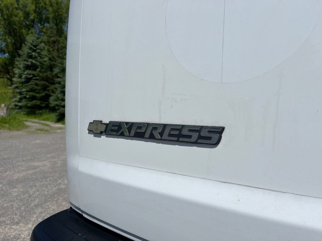 Used 2018 Chevrolet Express 2500 w/ Driver Convenience Package RWD image 39
