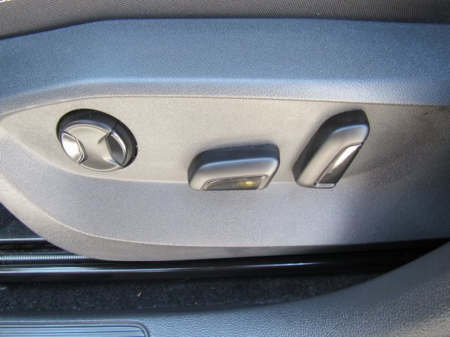 Used 2022 Volkswagen Taos SE image 16