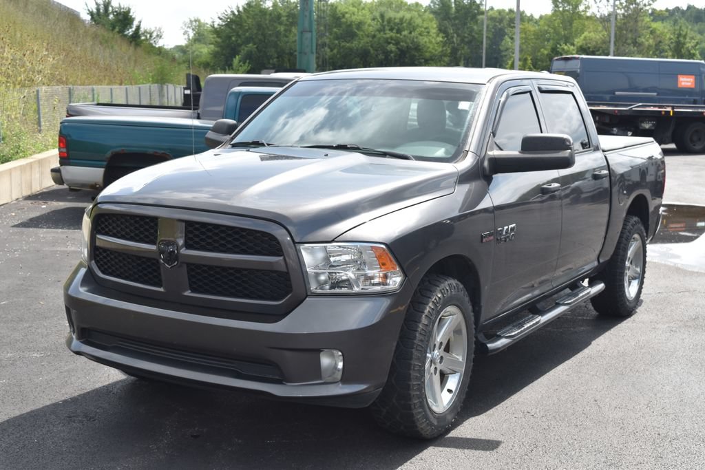 Used 2017 RAM 1500 Express w/ Express Value Package AWD/4WD image 3