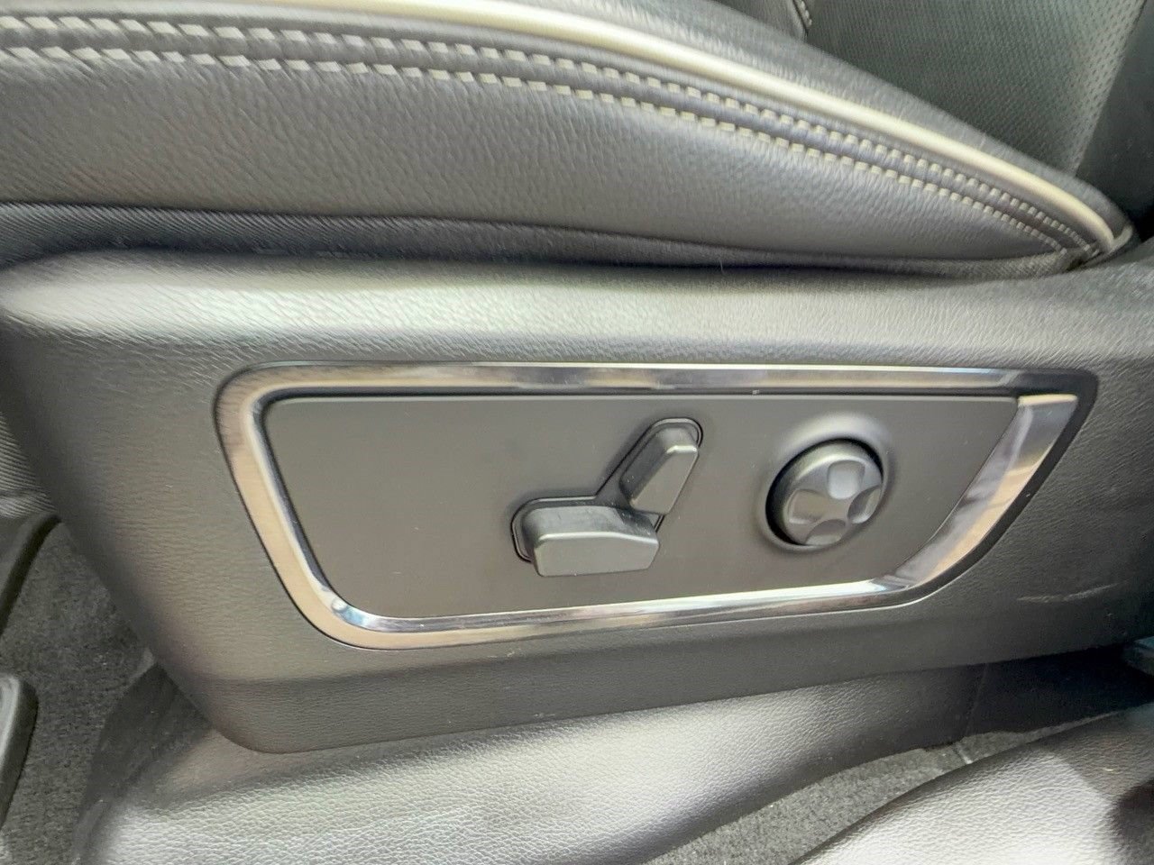 Used 2023 RAM 1500 Limited w/ Night Edition RWD image 15