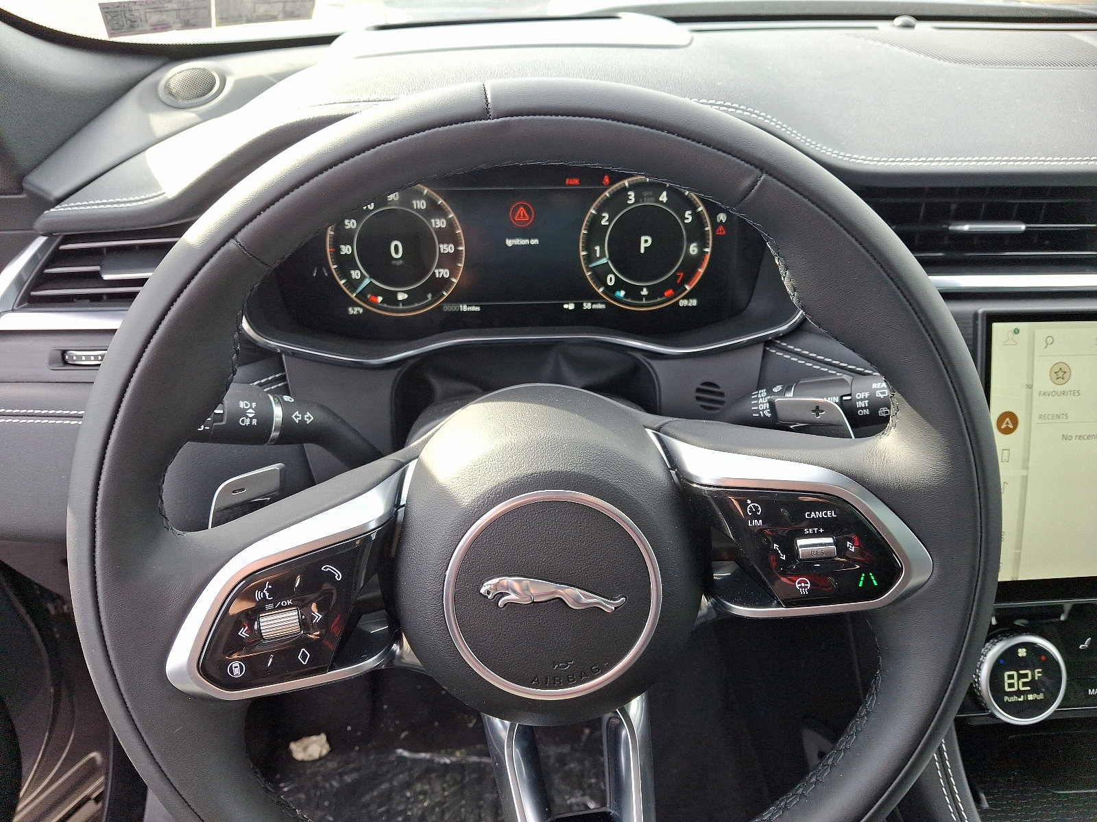 New 2025 Jaguar F-PACE R-Dynamic S image 17