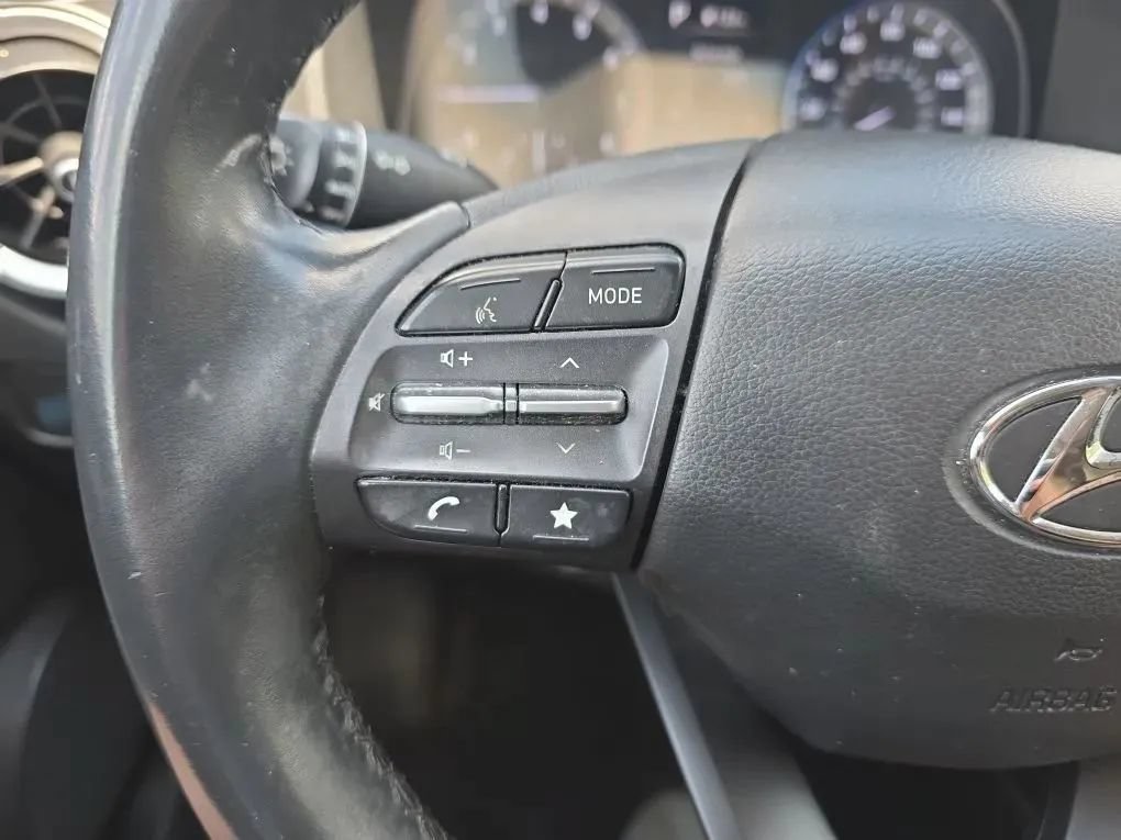 Used 2022 Hyundai Kona SEL w/ Convenience Package FWD image 19