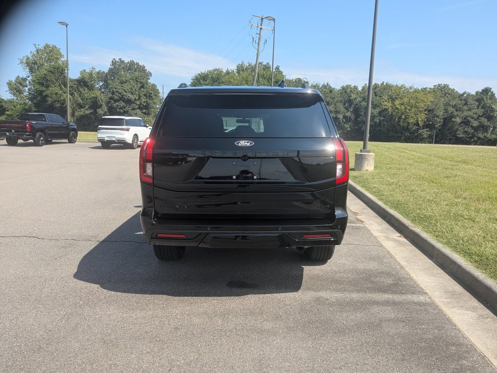 New 2027 Ford Expedition Max Platinum w/ Stealth Performance Package AWD/4WD image 4