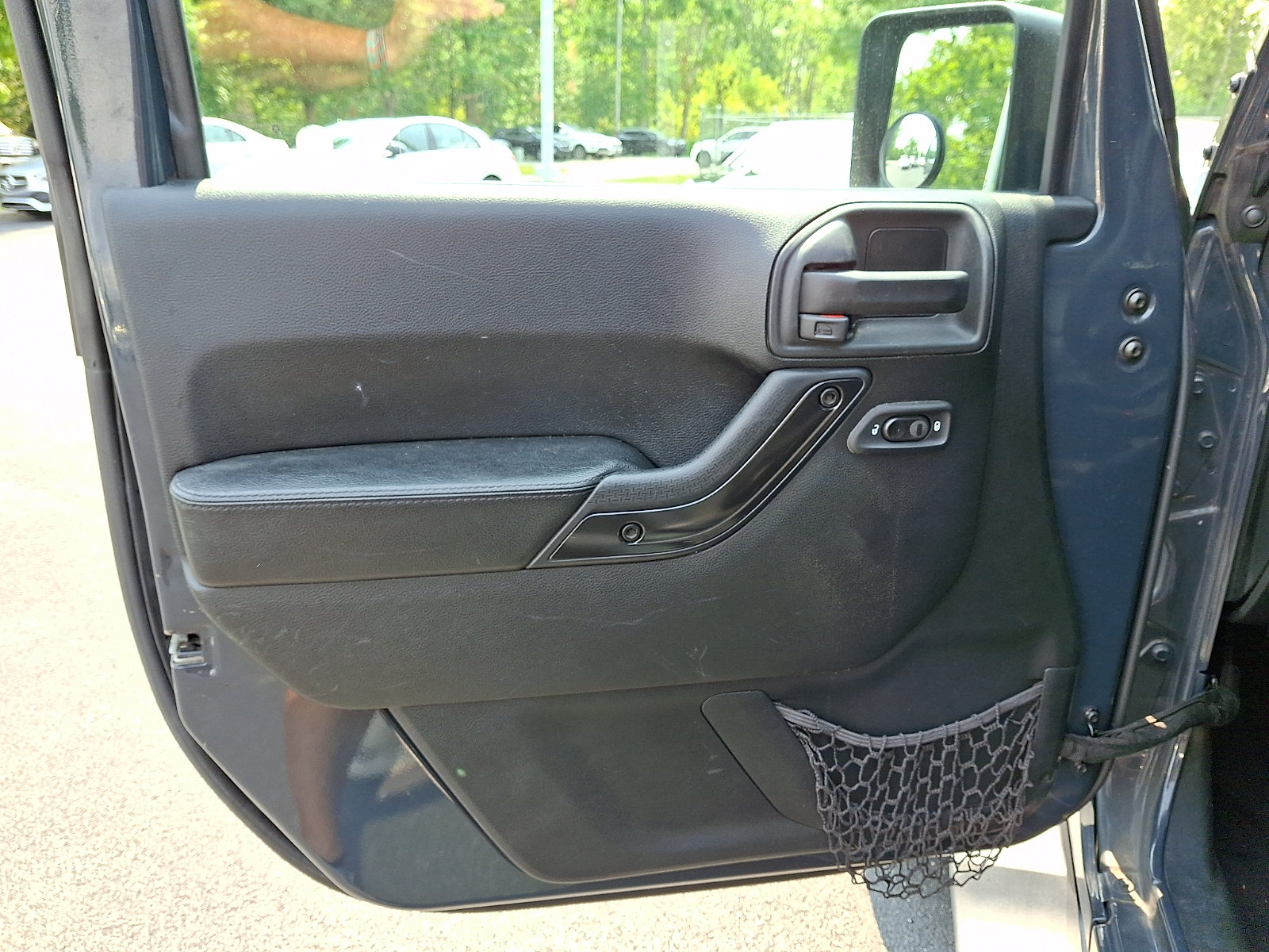 Used 2017 Jeep Wrangler Unlimited Sahara AWD/4WD image 13