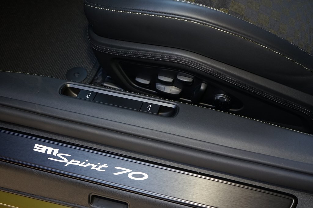 Used 2026 Porsche 911 GTS image 27