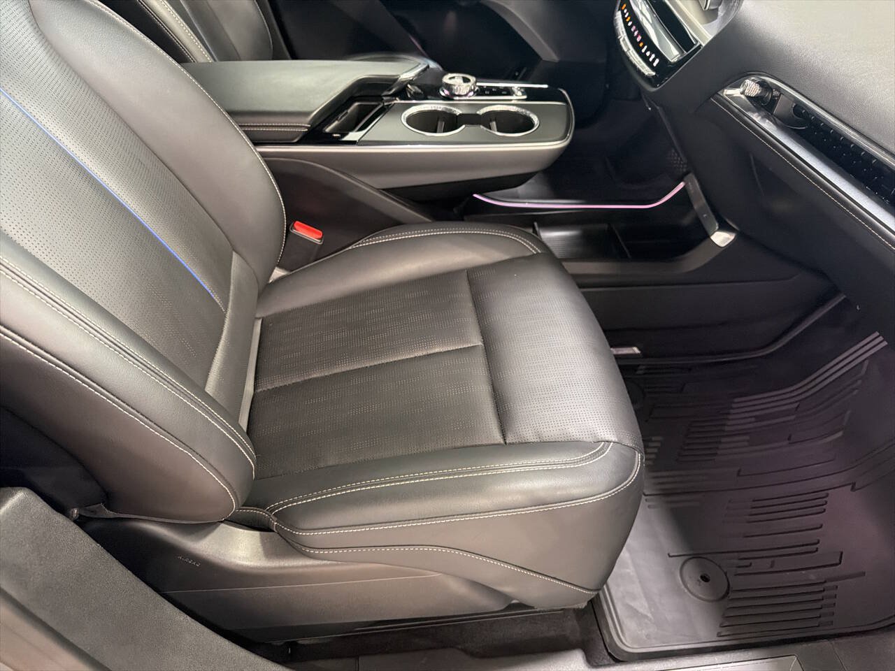 Used 2024 Cadillac Lyriq Luxury AWD/4WD image 28