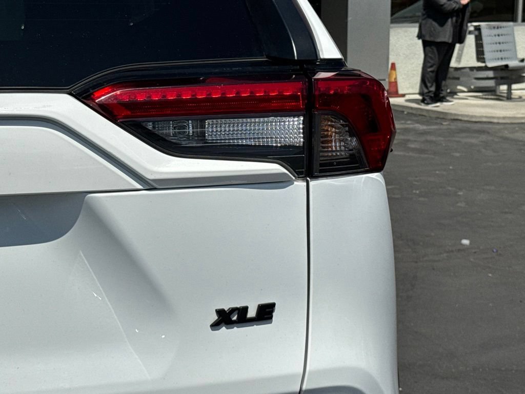 Certified 2022 Toyota RAV4 XLE w/ Convenience Package FWD image 14