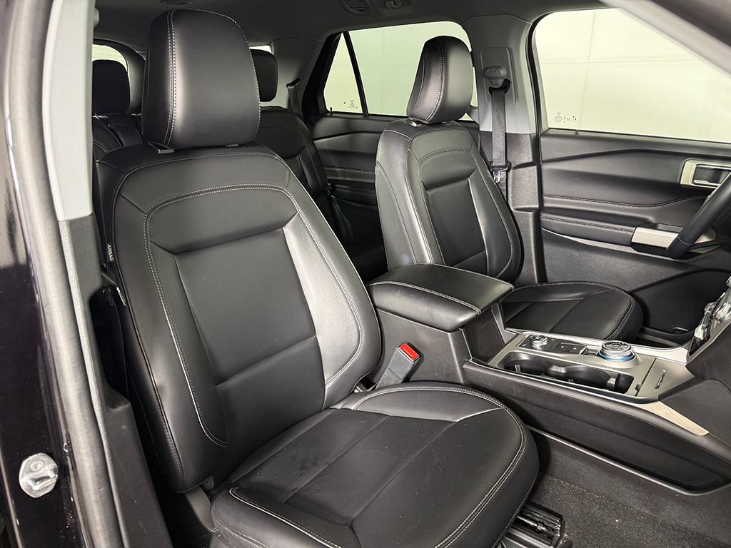 Used 2023 Ford Explorer XLT w/ Equipment Group 202A AWD/4WD image 27