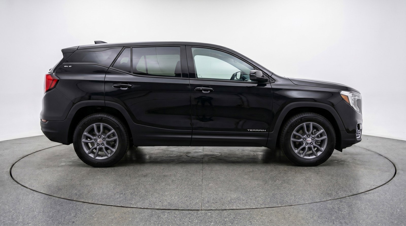 Used 2024 GMC Terrain SLT AWD/4WD image 11