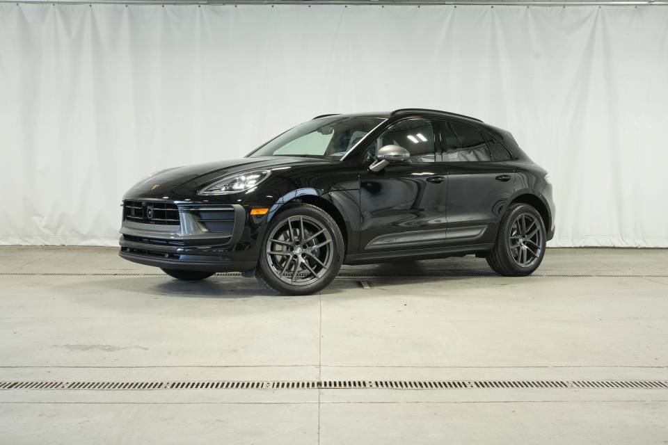 Certified 2026 Porsche Macan Turbo AWD/4WD image 1