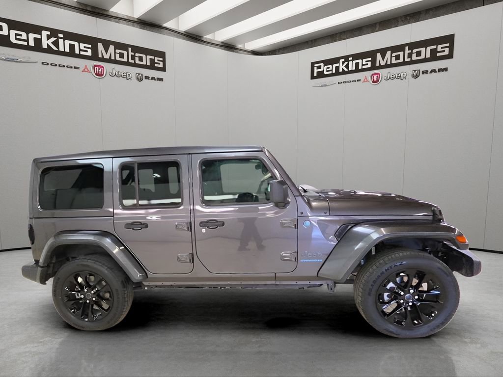 Certified 2025 Jeep Wrangler Unlimited Sahara w/ Safety Group image 7