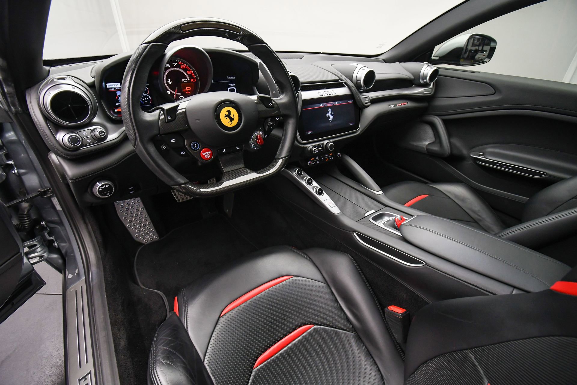 Used 2018 Ferrari GTC4Lusso T image 13