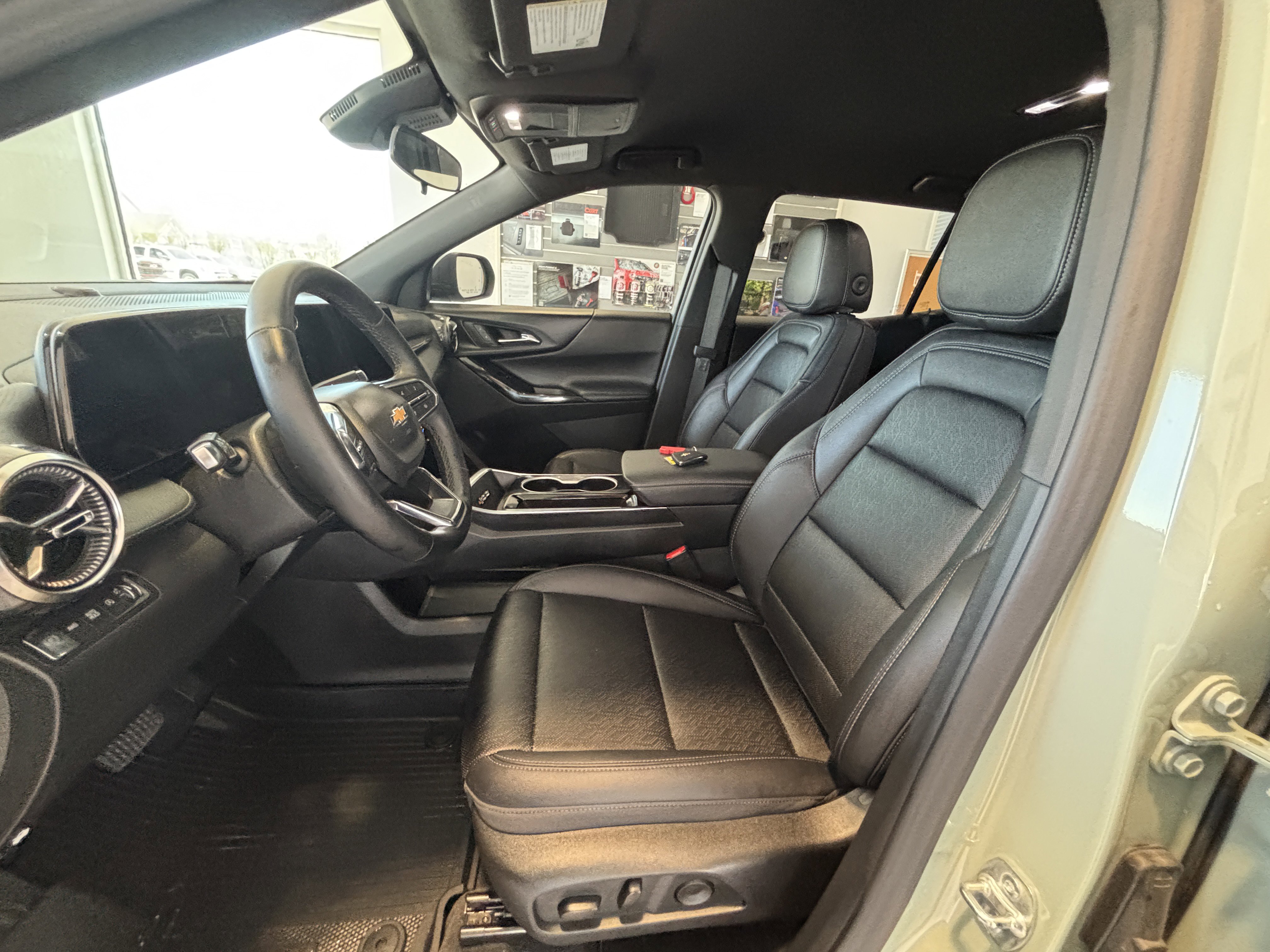 Used 2025 Chevrolet Equinox LT w/ Convenience Package II AWD/4WD image 7