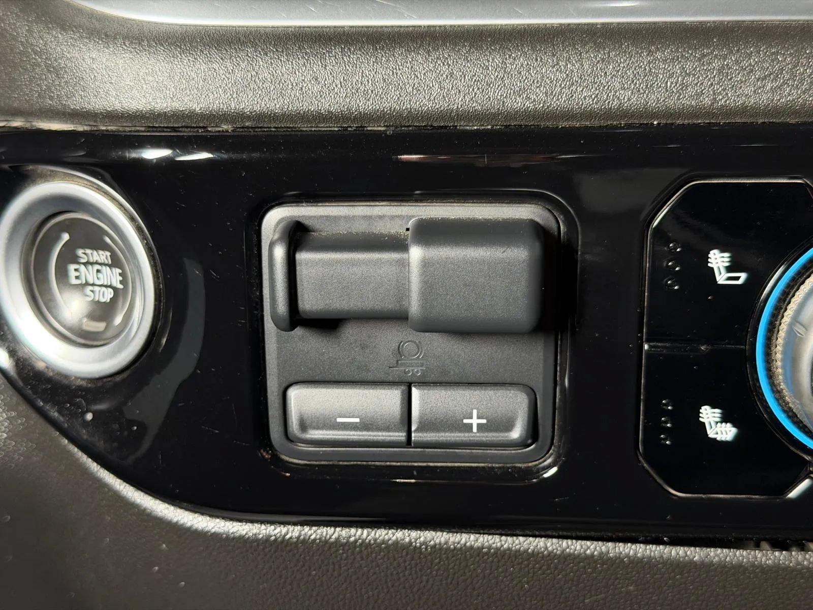 Used 2022 Chevrolet Silverado 1500 LT AWD/4WD image 34