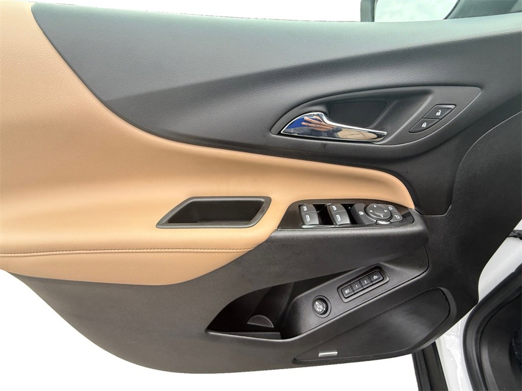 Used 2022 Chevrolet Equinox Premier image 11