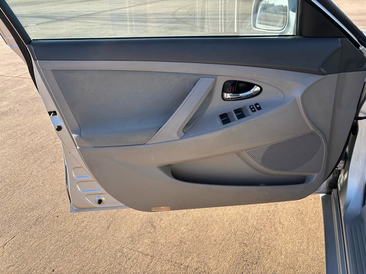 Used 2010 Toyota Camry image 10