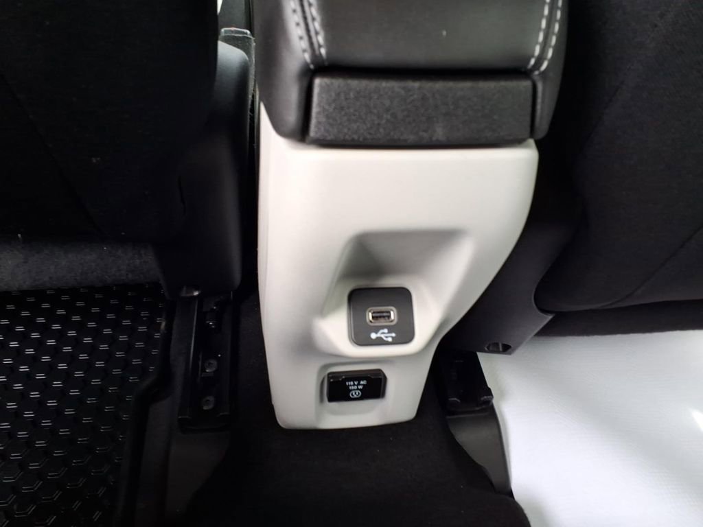 Used 2022 Jeep Renegade Latitude w/ Convenience Group AWD/4WD image 14