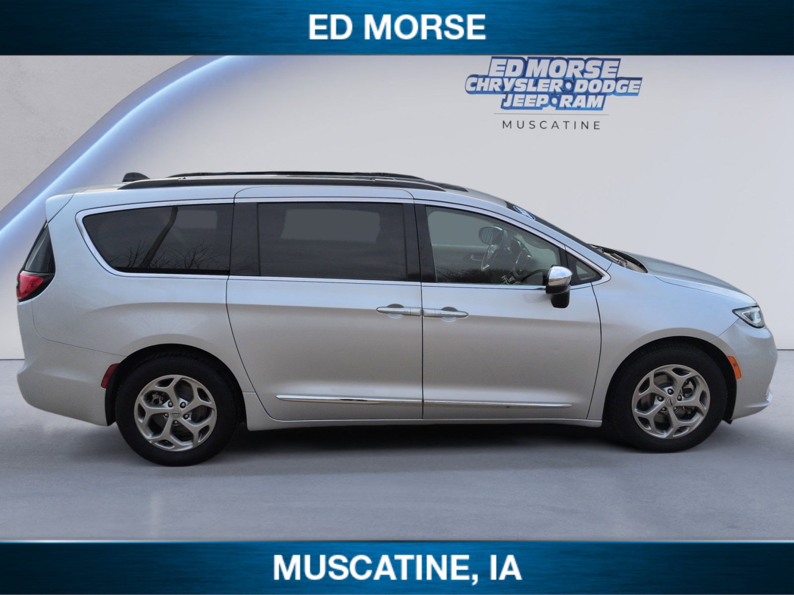 Used 2023 Chrysler Pacifica Limited FWD image 6