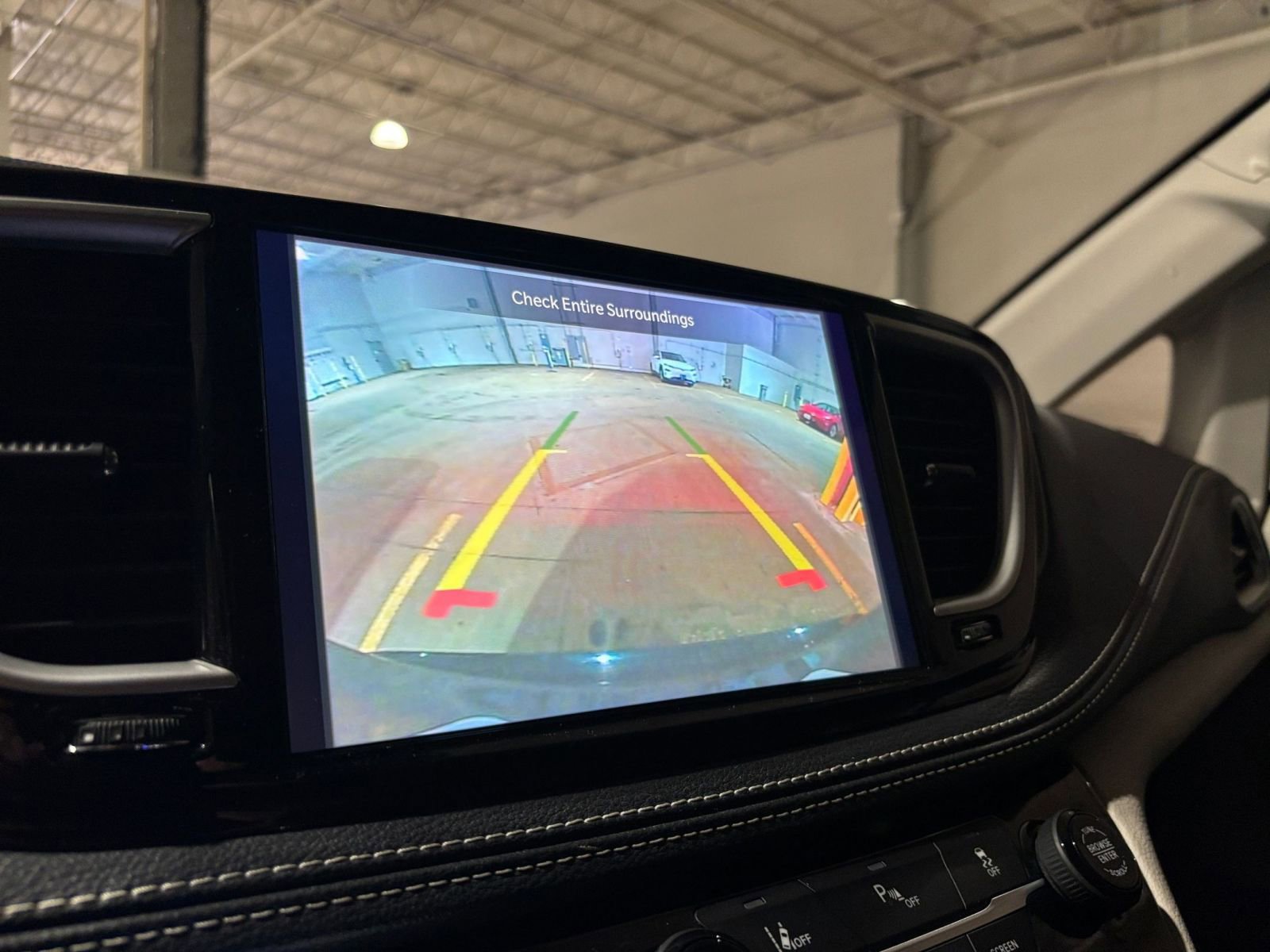 Used 2023 Chrysler Pacifica Touring-L FWD image 25