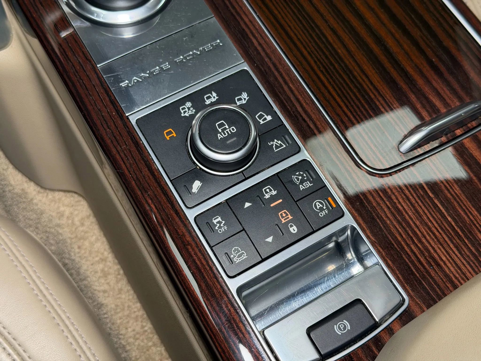 Used 2016 Land Rover Range Rover HSE image 54