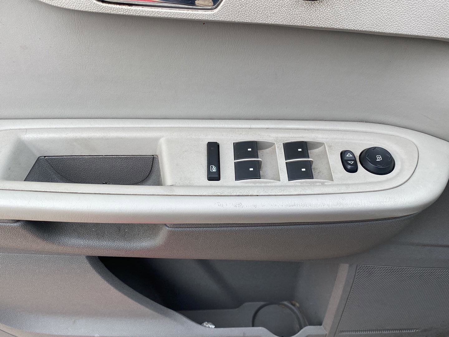 Used 2012 Chevrolet Traverse LT FWD image 14