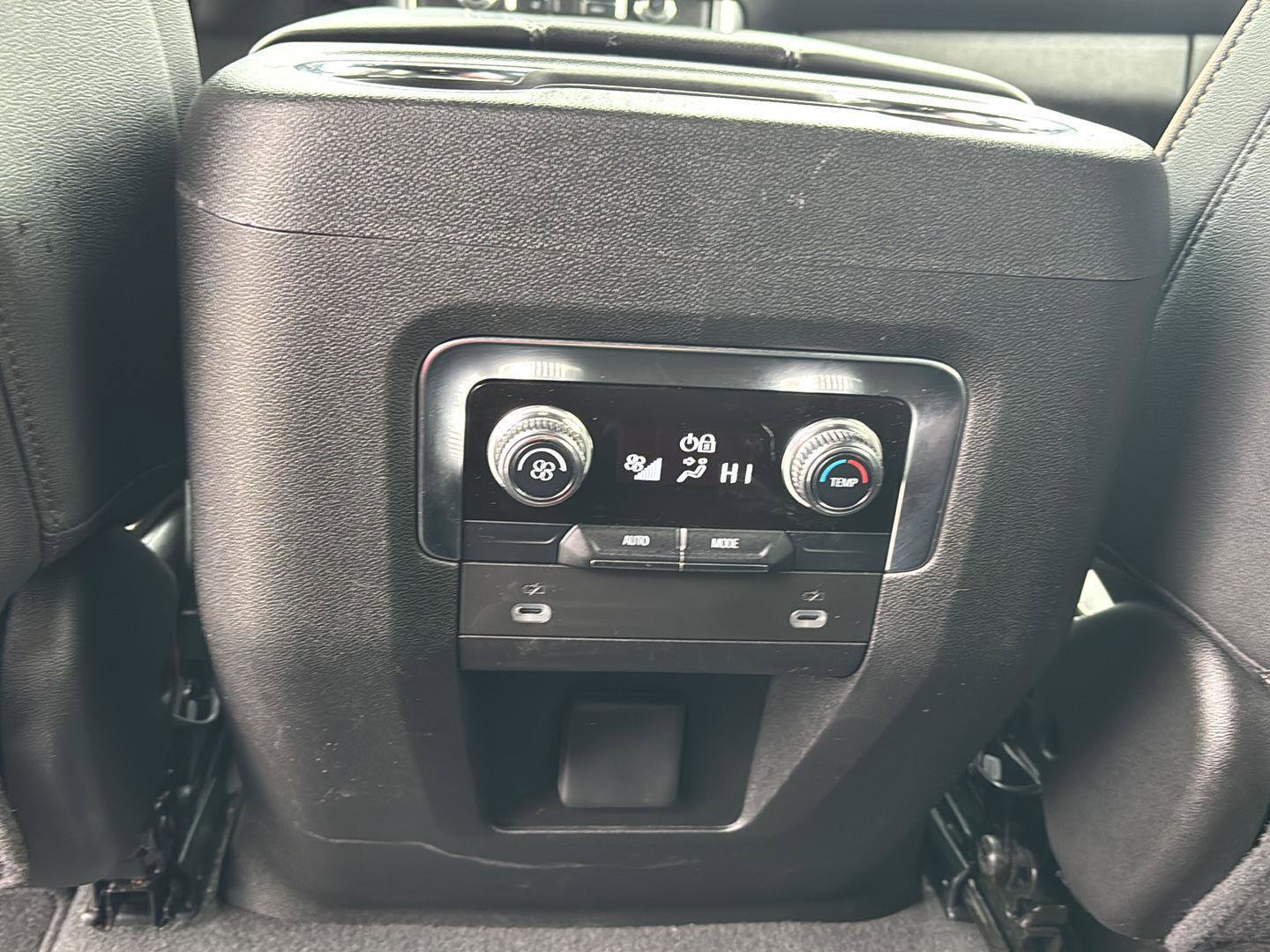 Used 2024 GMC Yukon SLT image 19