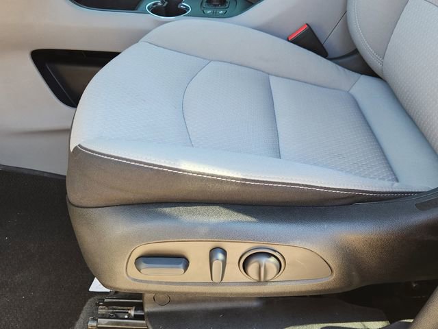 Used 2023 GMC Terrain SLE w/ Driver Convenience Package image 23