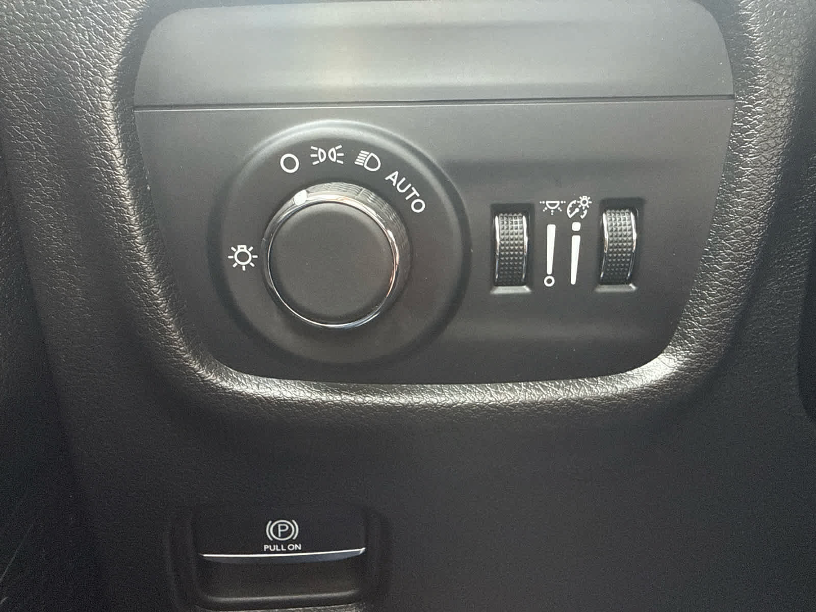 Used 2024 Jeep Grand Cherokee L Altitude AWD/4WD image 19