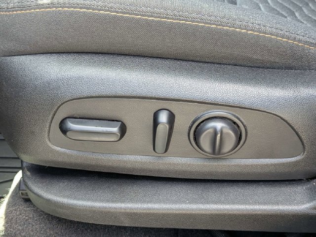 Used 2020 Chevrolet Equinox LT FWD image 29