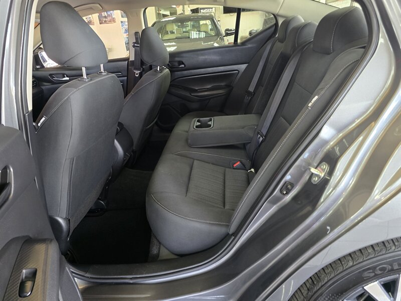 Used 2025 Nissan Altima 2.5 SV FWD image 11