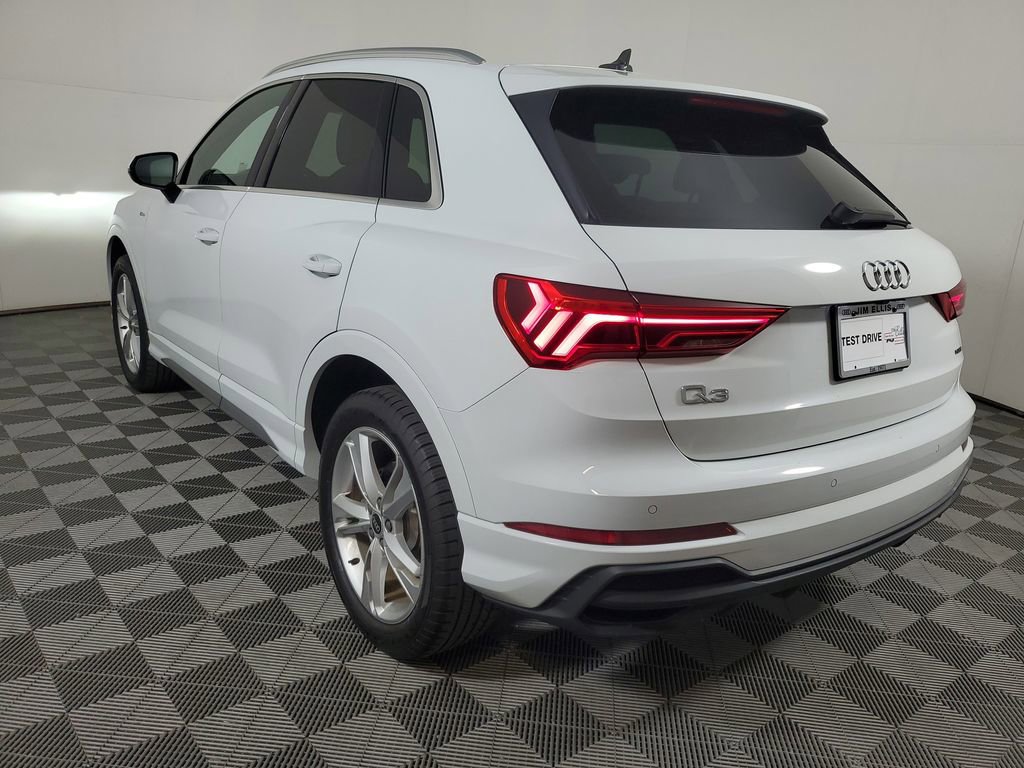 Used 2023 Audi Q3 2.0T Premium w/ Convenience Package AWD/4WD image 4