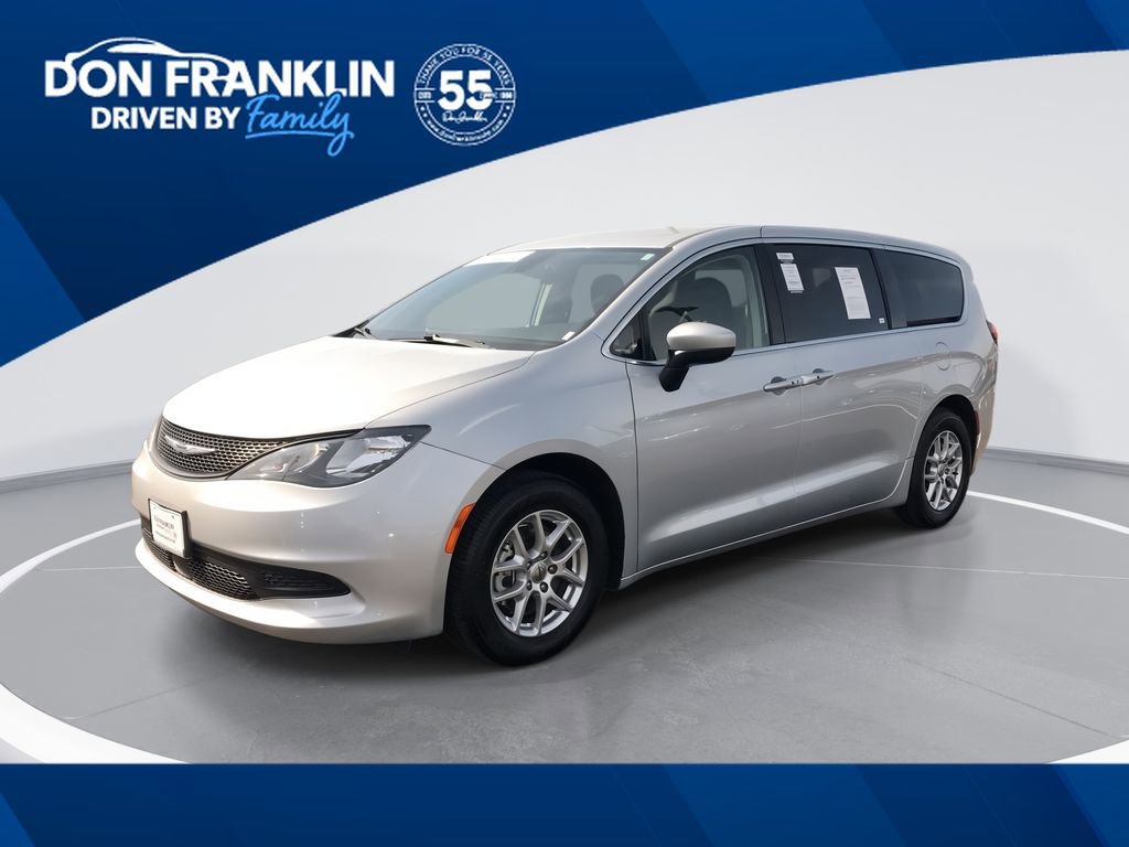 Used 2023 Chrysler Voyager LX image 1