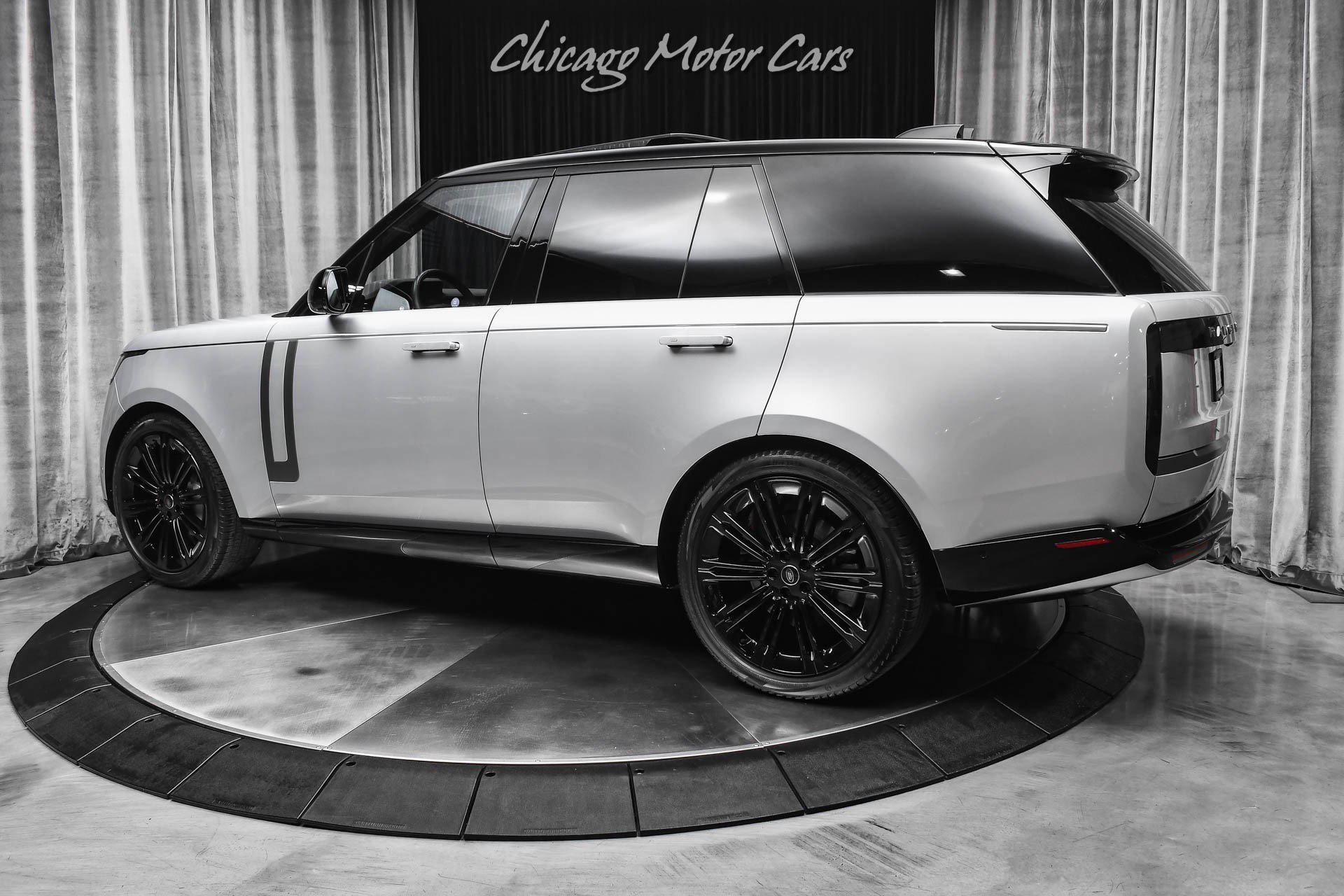 Used 2024 Land Rover Range Rover SE image 3