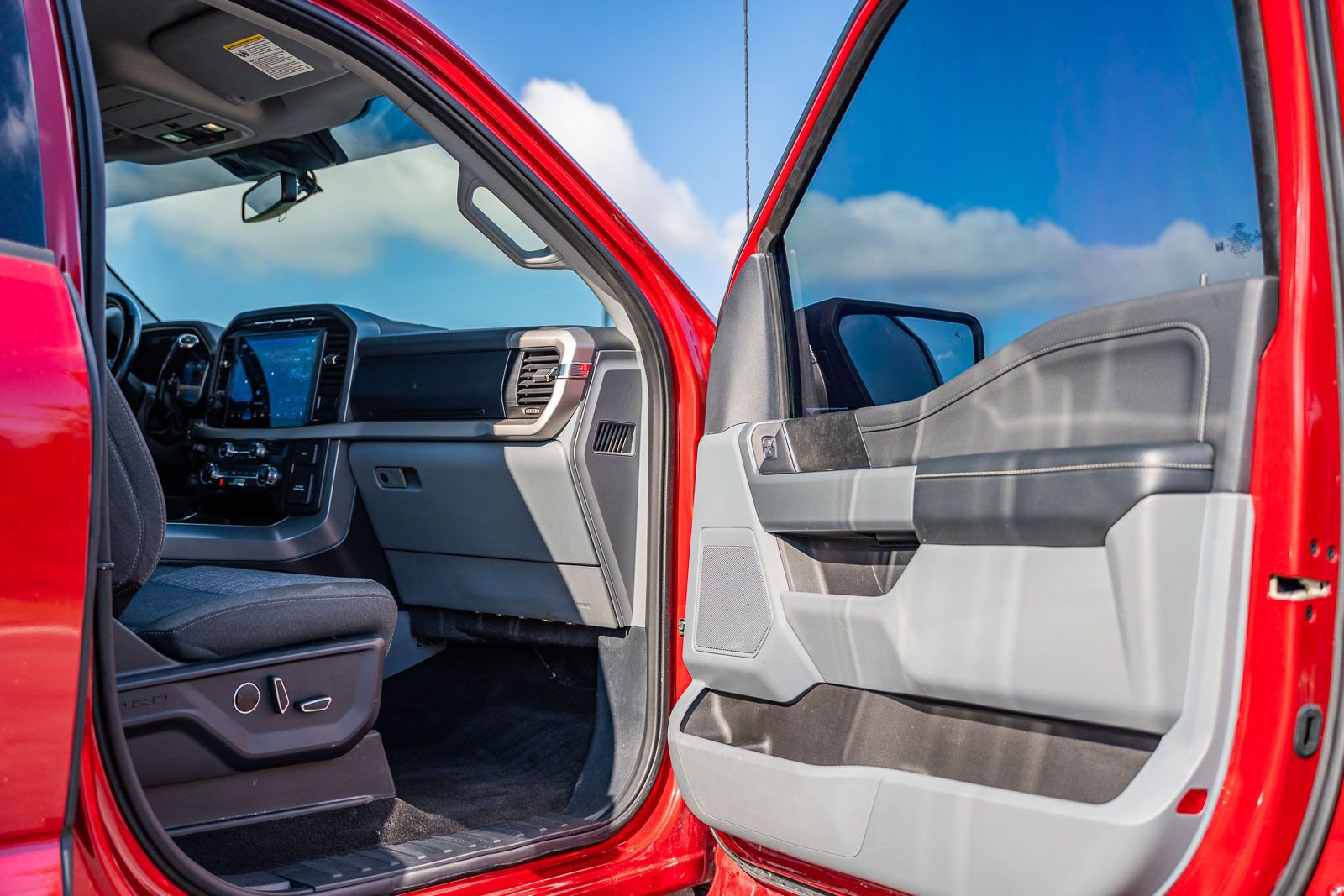 Used 2021 Ford F150 XLT w/ Equipment Group 302A High image 12