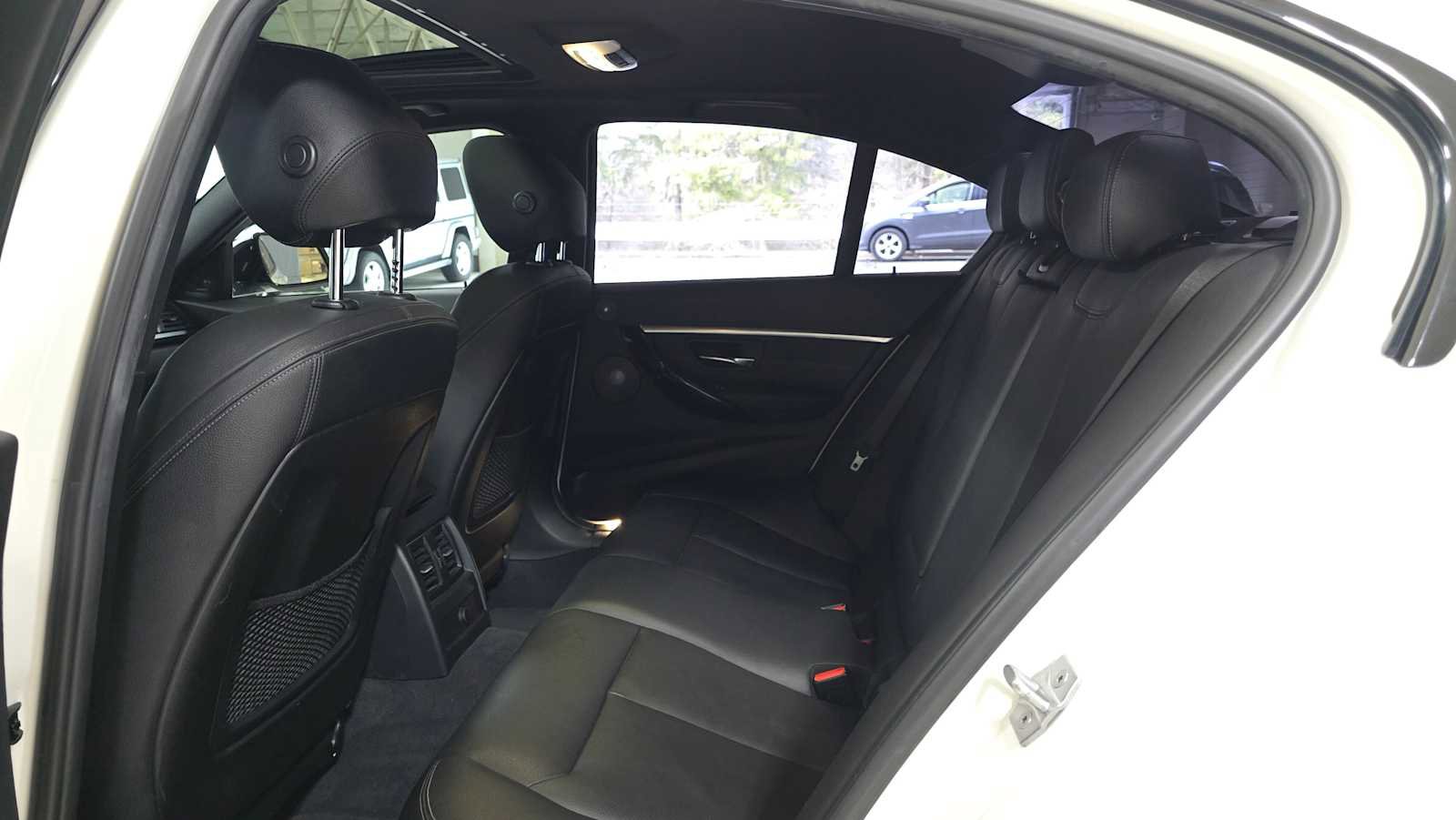 Used 2017 BMW 330e 330e iPerformance image 16