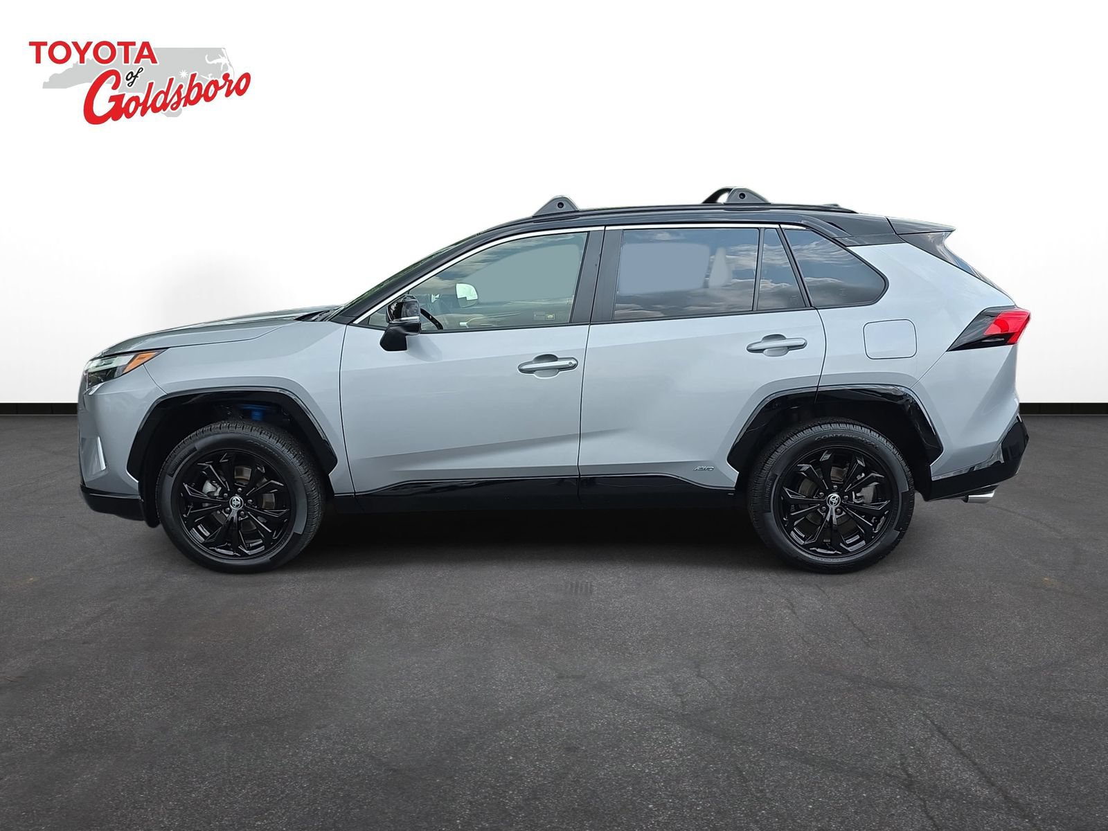 Used 2025 Toyota RAV4 XSE AWD/4WD image 8