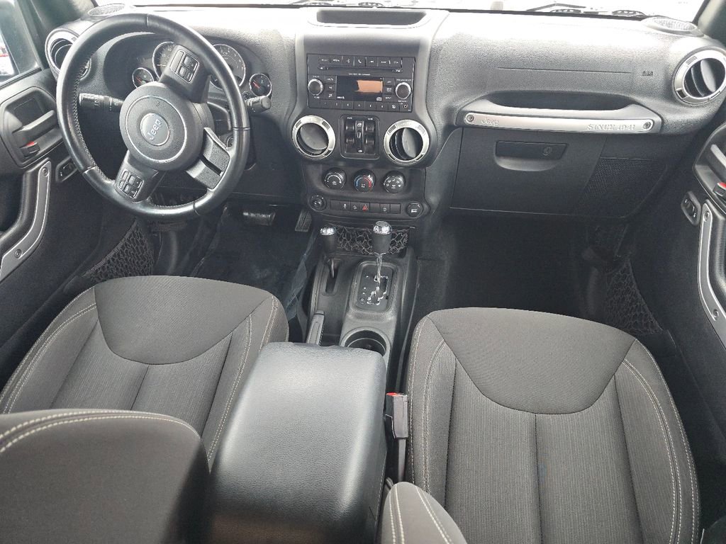 Used 2017 Jeep Wrangler Unlimited Sahara w/ Connectivity Group image 17